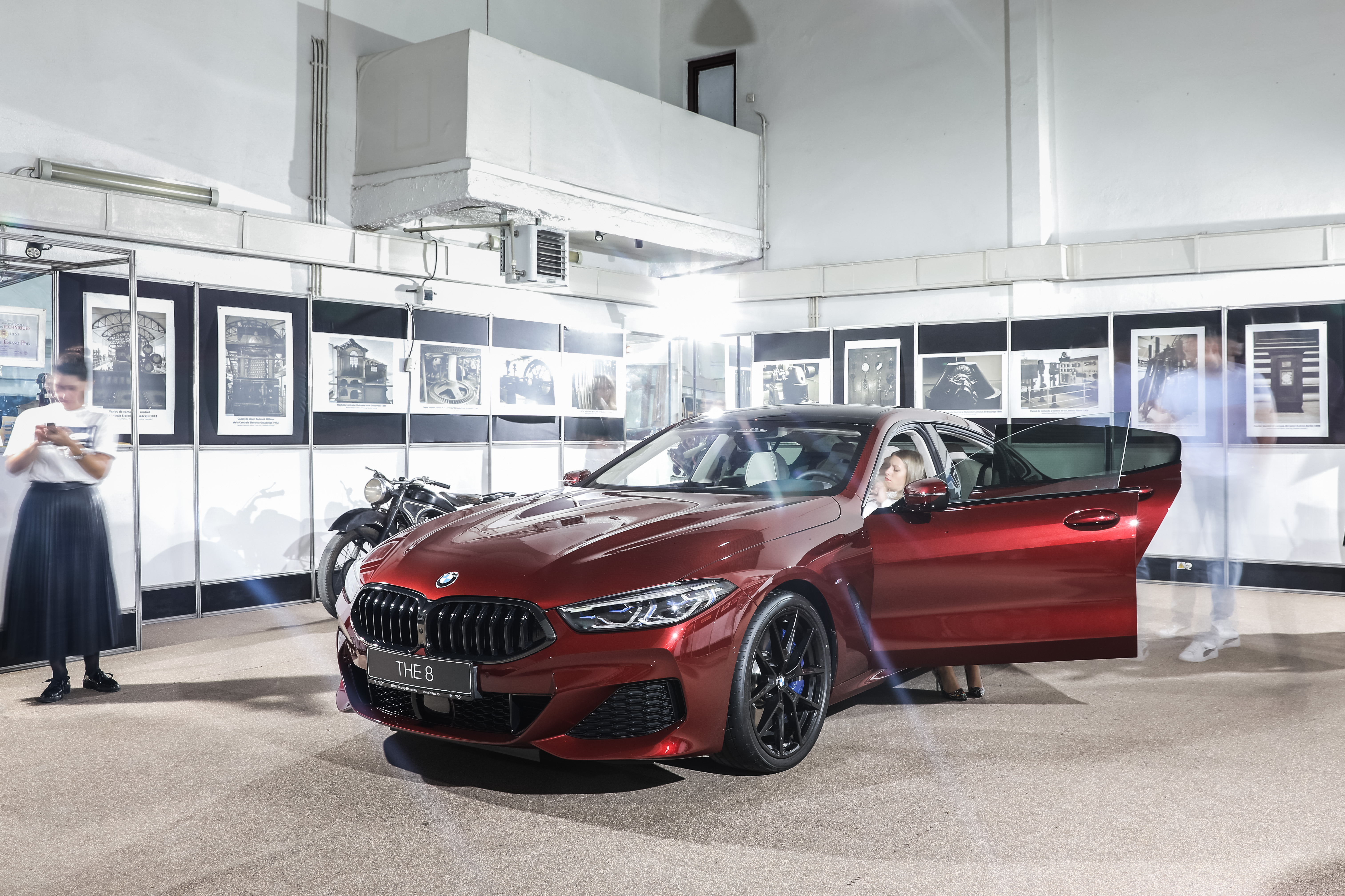 P90375774_highRes_bmw-8-series-gran-co