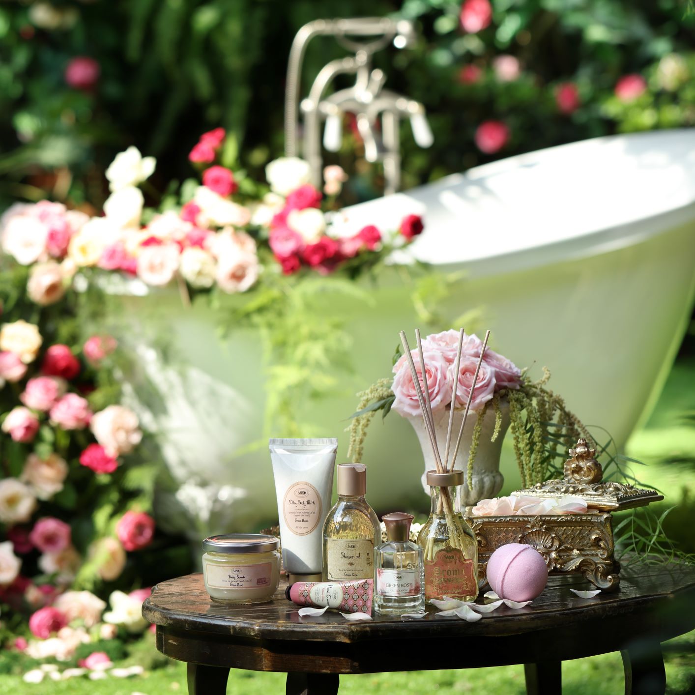 Festive_Roses_Bath_tub__Green_Rose_square
